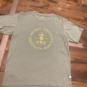 UT Uniqlo Animal‎ Crossings New Horizons Graphic Tee Size Large fruit collection